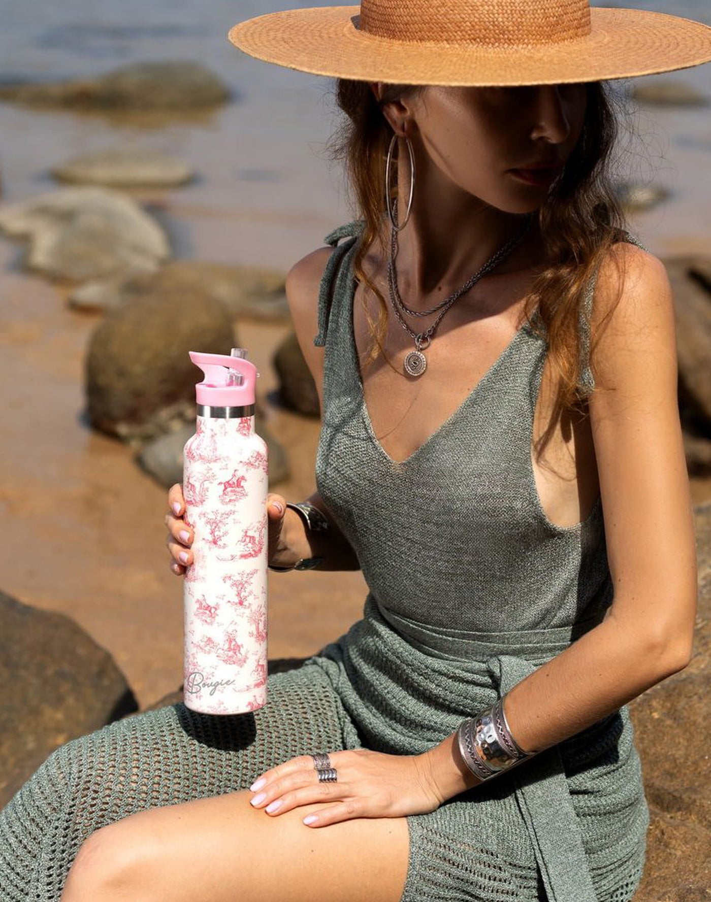 Water Bottle with Toile Patterns of Gallant Horsemen and Lid Rose